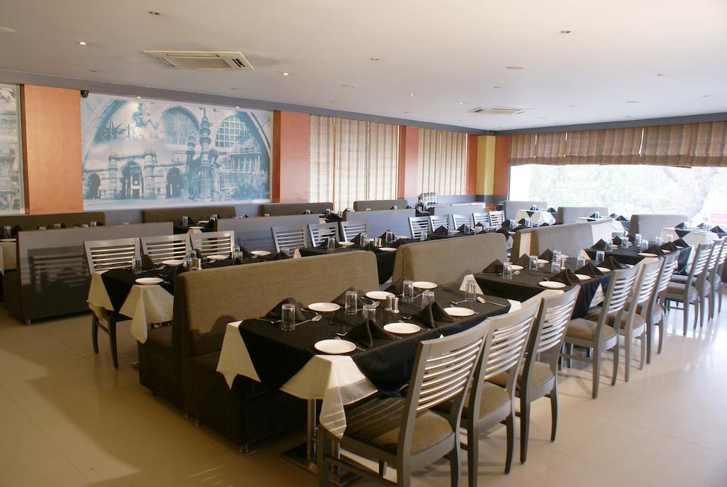 Hotel Ashray Inn Ahmedabad Exterior foto