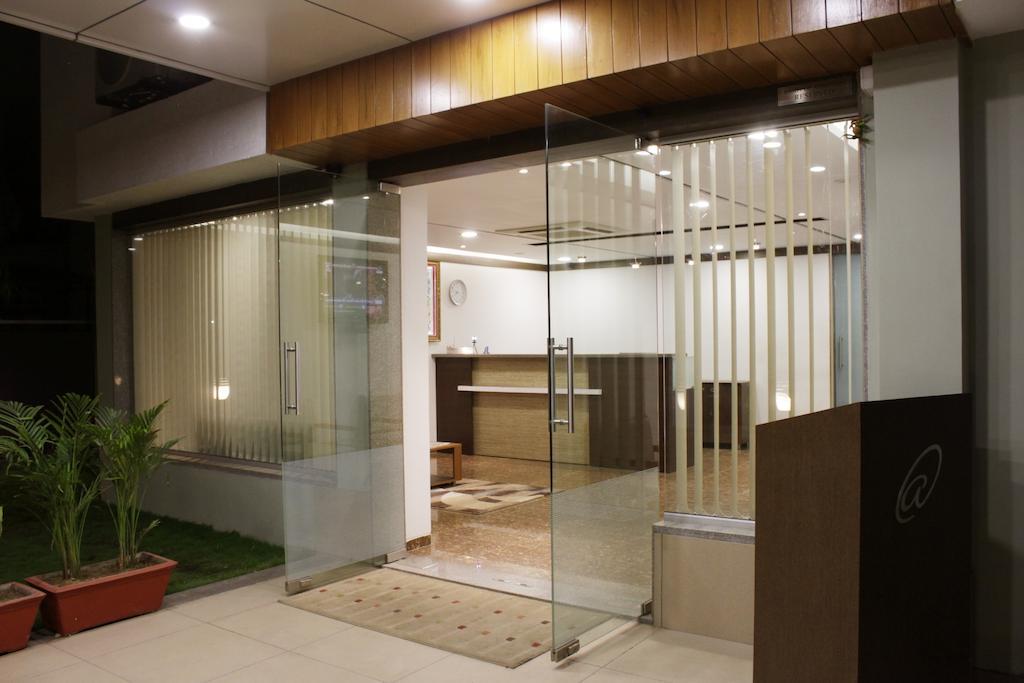 Hotel Ashray Inn Ahmedabad Exterior foto