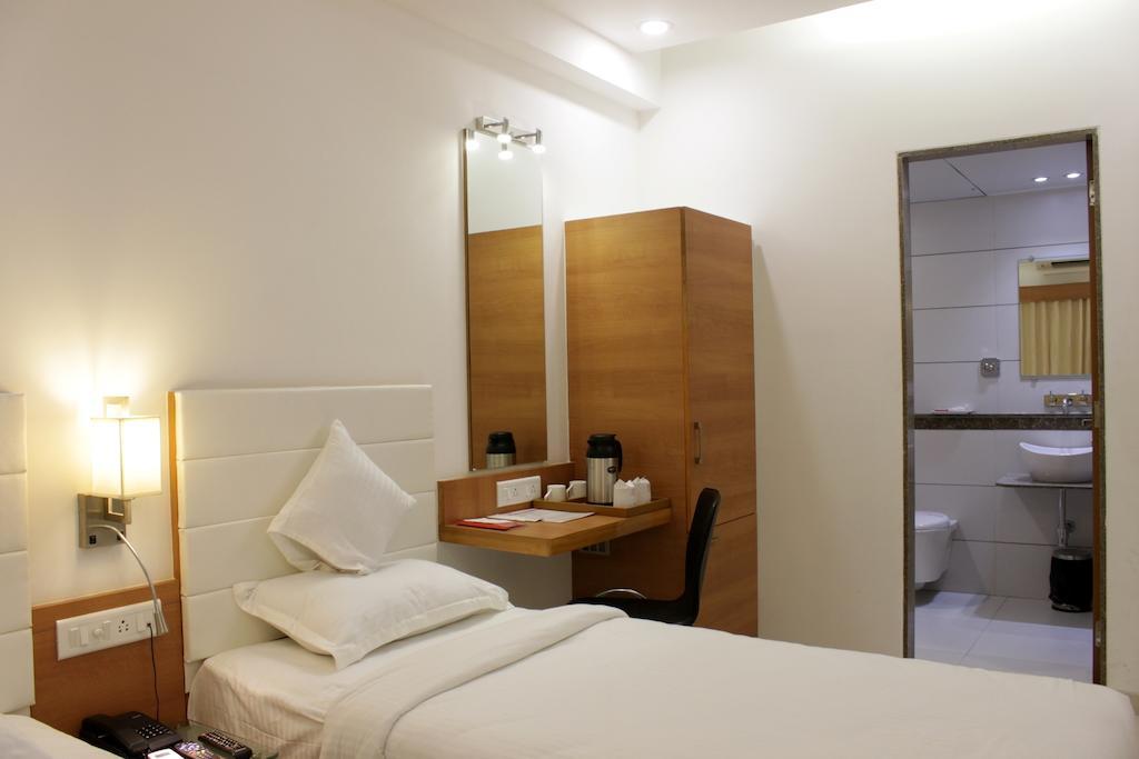 Hotel Ashray Inn Ahmedabad Habitación foto