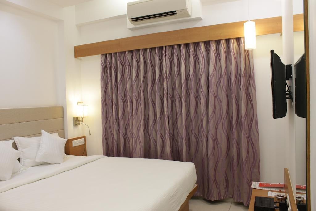 Hotel Ashray Inn Ahmedabad Habitación foto