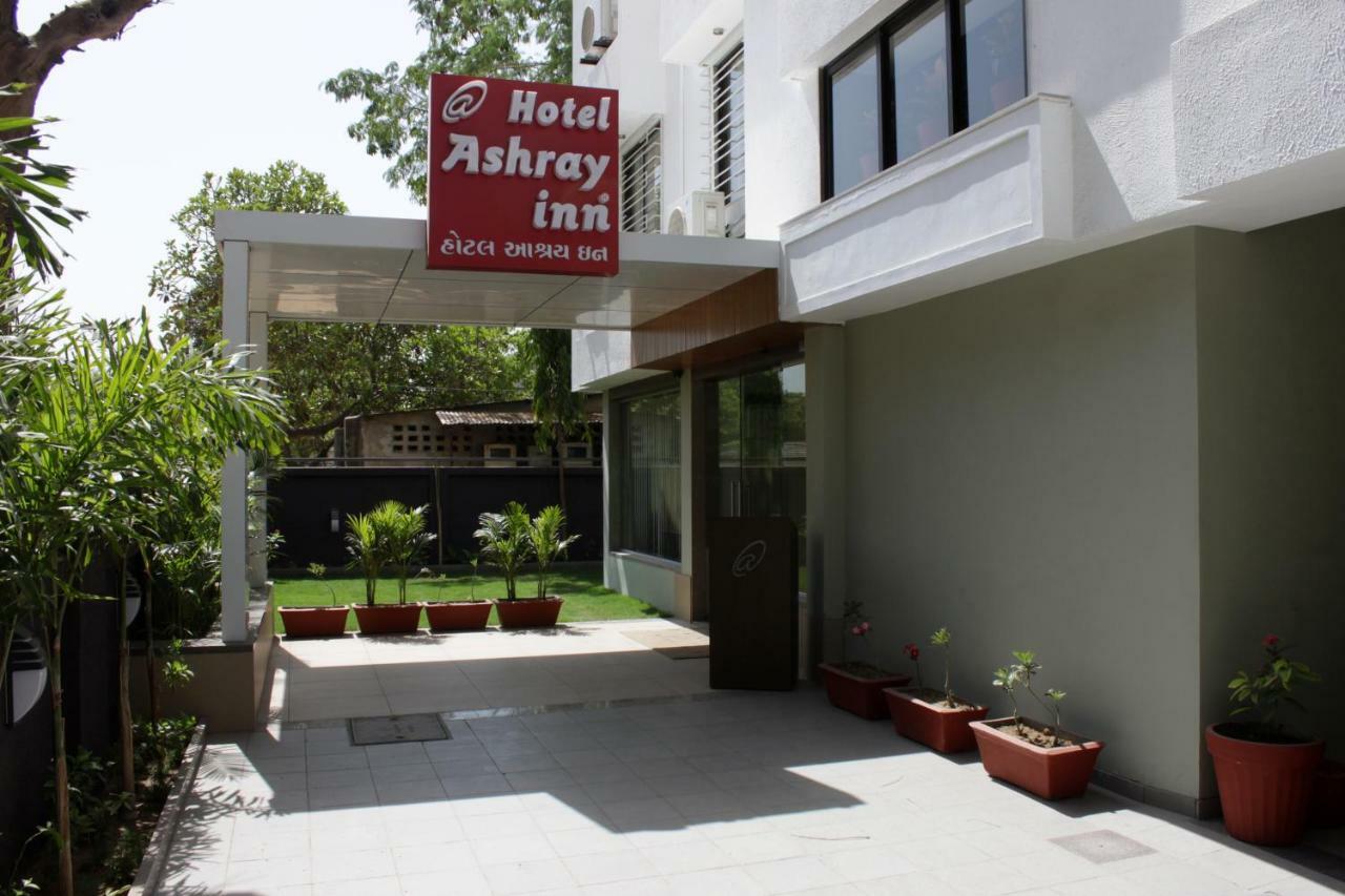 Hotel Ashray Inn Ahmedabad Exterior foto